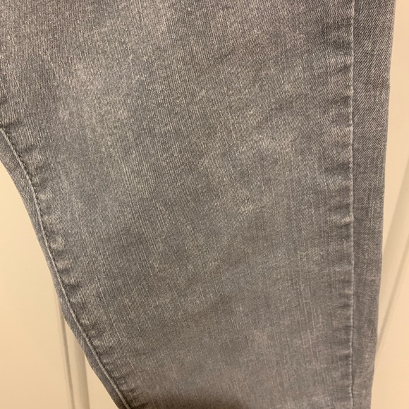 Levi's
Women's Mile High Super Skinny Jeans - Picture 3 of 13